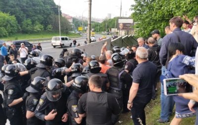 В Киеве произошли потасовки полиции и Нацкорпуса - «Украина»