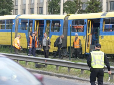 В Киеве сошедший с рельсов скоростной трамвай образовал транспортный коллапс - «Новороссия»