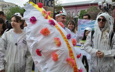 В Киеве ученые вышли на марш с вареником - «Украина»