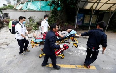 В Шанхае при обрушении здания погибли семь человек - (видео)