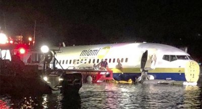 В США упал в реку самолет Boeing 737 - «Новороссия»