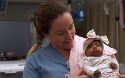В США выходили самого крошечного новорожденного - (видео)