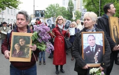 Жители Киева собрались в центре города на шествие «Бессмертного полка» - «Новороссия»