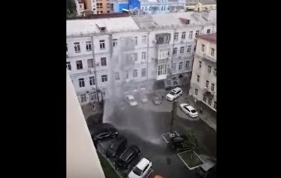 В Киеве забил "фонтан" высотой в 5-этажный дом - «Украина»