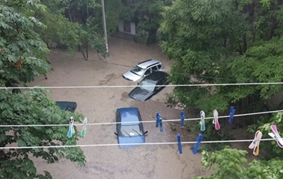 Мощный ливень затопил Севастополь - (видео)