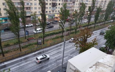 Киев накрыл ливень с грозой, улицы залило водой - «Украина»