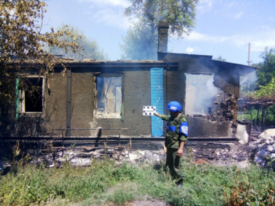 Массированный обстрел Золотого-5: Один дом сгорел, еще 6 повреждены - «Новороссия»