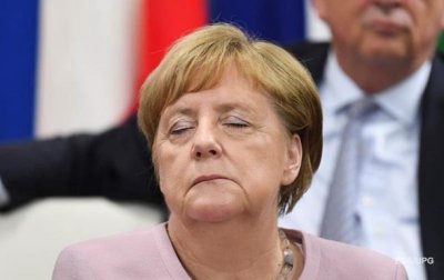 Меркель потерялась во времени и рассказала о дрожи - (видео)