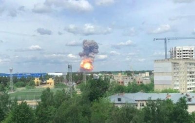 На оборонном заводе в РФ произошли мощные взрывы - (видео)