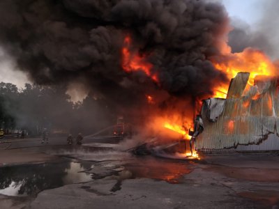 Под Киевом произошел масштабный пожар на складе секонд-хенда - «Новороссия»