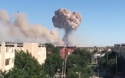 Пожар на складе боеприпасов: в Казахстане эвакуируют город - (видео)