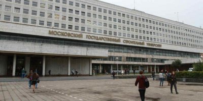 "Ребенок - посторонний человек": московских студентов выгнали из общежития из-за младенца