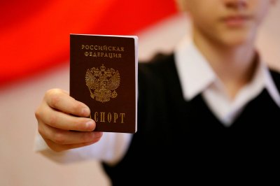 Россия выдала первые паспорта жителям Донбасса после указа Путина - «Новороссия»
