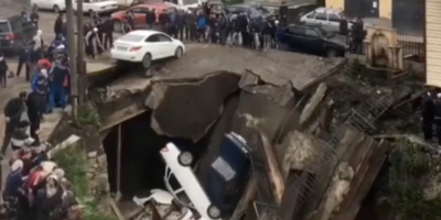 Самодельный мост в Дагестане обрушился под весом припаркованных машин