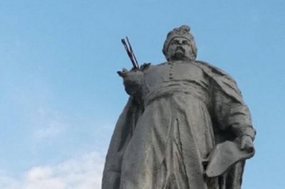 В Кривом Роге у памятника Хмельницкому отвалилась рука в булавой - «Новороссия»