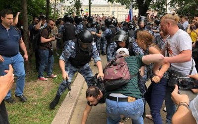В Москве задержаны 200 участников несанкционированного митинга - (видео)