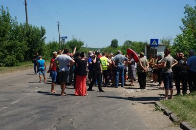 В оккупированной Константиновке люди перекрыли трассу из-за отсутствия воды - «Новороссия»
