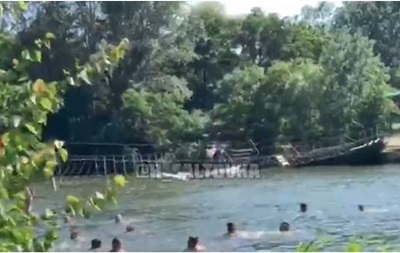 В Харькове оборвался канатный мост с людьми - (видео)