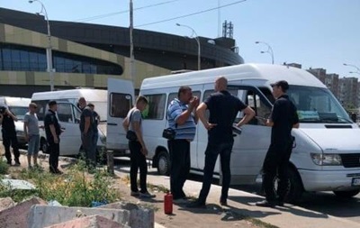 В Киеве маршрутку закидали "коктейлями Молотова" - «Украина»