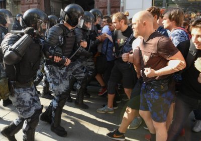 Евросоюз считает задержание участников несогласованной акции в Москве нарушением права на свободу слова - «Новороссия»
