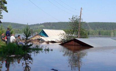Наводнение в Сибири топит дома и «сносит крыши» - «Общество»