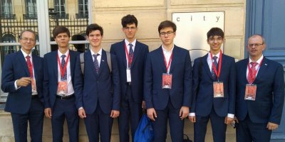 Российские школьники завоевали "золото" на химической олимпиаде во Франции