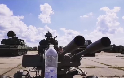 Украинский боец открыл бутылку "зениткой" - (видео)
