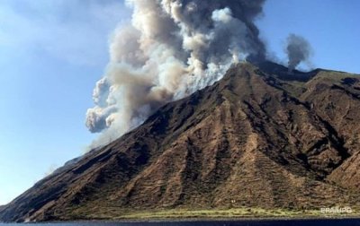 В Италии при извержении вулкана погиб турист - (видео)