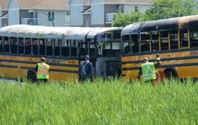 В Канаде два автобуса с детьми попали в аварию - (видео)