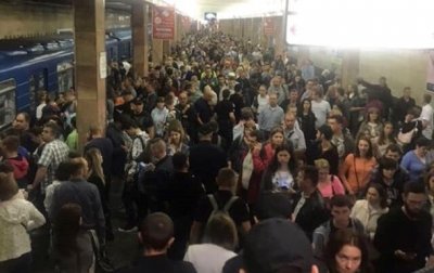 В Киеве закрывали пять станций метро из-за падения женщины на рельсы - «Украина»