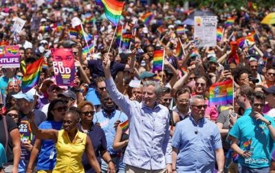 В Нью-Йорке прошел крупнейший ЛГБТ-парад в истории - (видео)