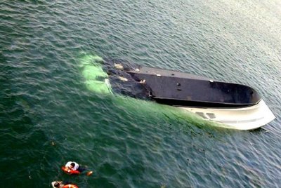 В результате опрокидывания катера в Черном море погибли два человека - «Новороссия»