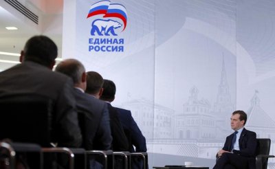 За политику правительства Медведева стыдно даже единороссам - «Политика»
