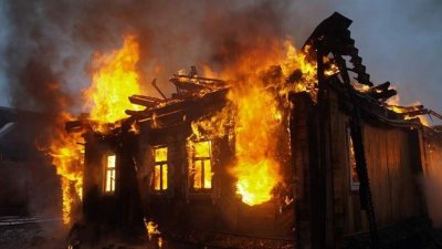 Зайцево под шквальным огнем ВСУ — горят жилые дома - «Новороссия»