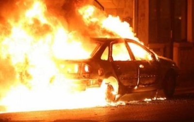 В Киеве ночью сгорели три автомобиля - «Украина»