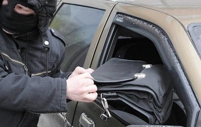 В Киеве у безработного из авто похитили рюкзак с 40 тысячами - «Украина»