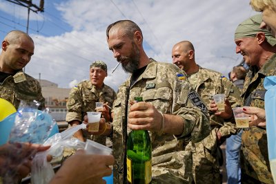 Киев направит в Донбасс наркологов для борьбы с алкоголизмом в рядах ВСУ - «Новороссия»