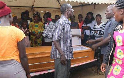 В Кении покойника откопали ради униформы - (видео)