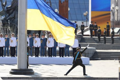 В Киеве прошел «марш достоинства» с участием Зеленского - «Новороссия»