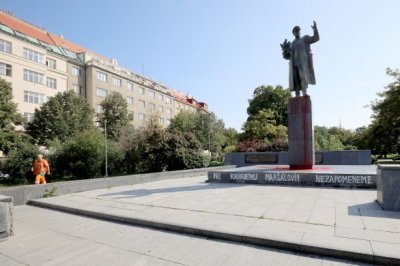 В Праге неизвестные облили краской памятник маршалу Коневу - «Новороссия»