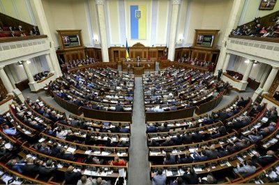 Украинский парламент направил законопроект о сокращении числа депутатов в КС - «Новороссия»