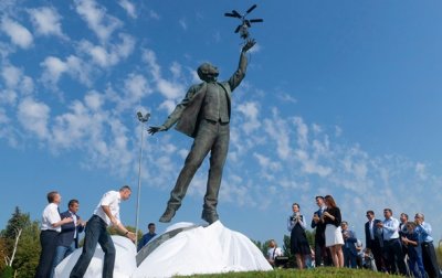 В Киеве открыли памятник Сикорскому - «Украина»