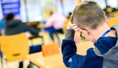 Французов заставят платить дань ЛГБТ-сообществу - «Мир»