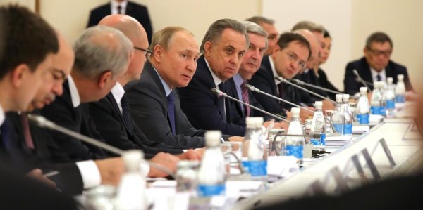 Путин предложил посвятить 2022 год народному искусству и нематериальному культурному наследию народов России