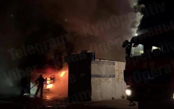 В Киеве ночью горели МАФы - «Украина»