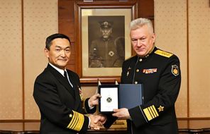 Скандал: Главком ВМФ России снялся на фоне адмирала Того, разгромившего русский флот - «Политика»