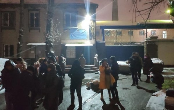 Активисты продолжают блокировать Лукьяновское СИЗО - «Украина»