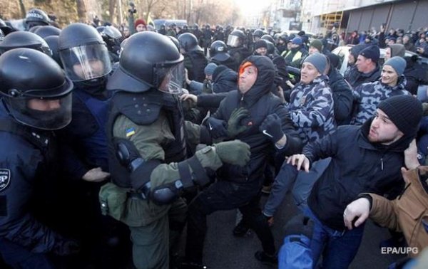 Полиция Киева отпустила задержанных после угроз Нацкорпуса - «Украина»