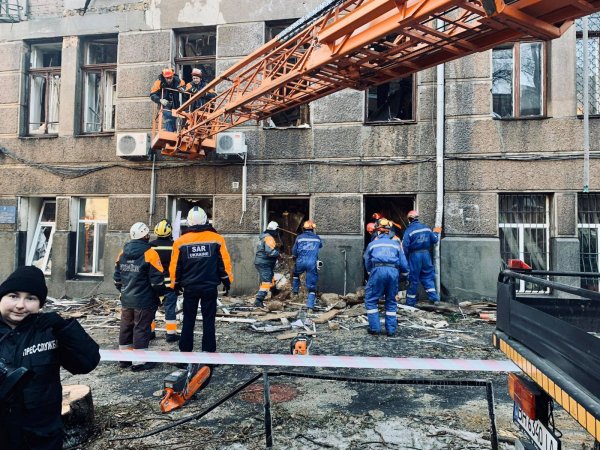 Спасатели достали тело женщины из-под завалов сгоревшего колледжа в Одессе - «Новороссия»