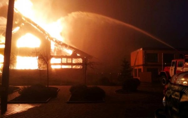 В Павлограде пожар уничтожил кафе - (видео)
